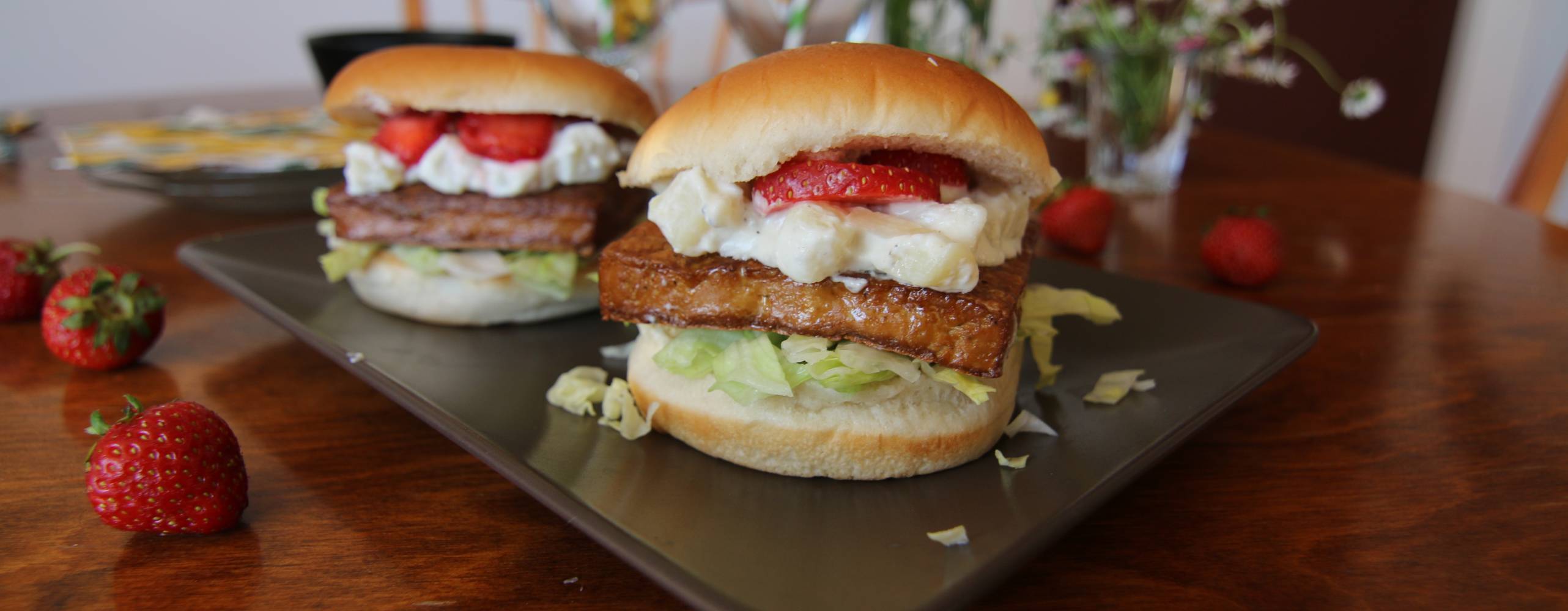 Midsommarburgare med Yipins alspånsrökta tofu