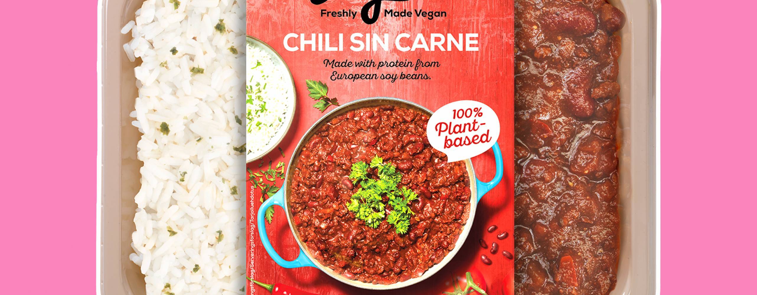 VegMe Chli sin carne från VegMe i färdigrättsförpackning mot rosa bakgrund