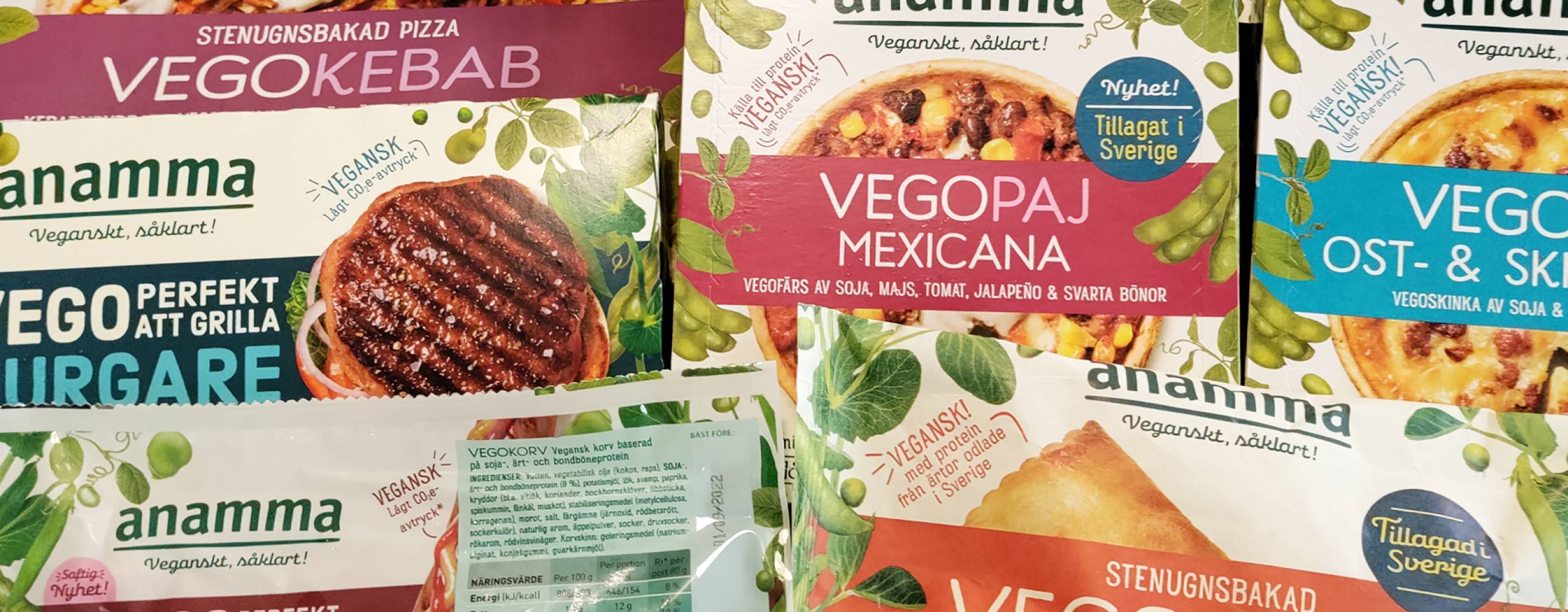 Foto: Välj Vego Anammas nya produkter upplagda i förpackningar bredvid varandra på ett bord.