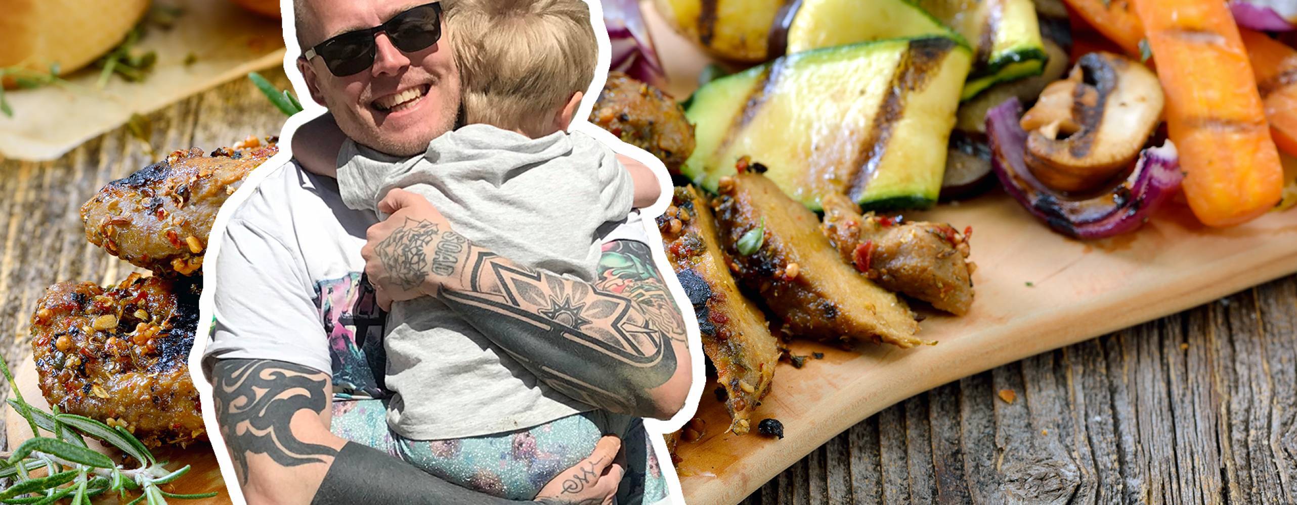 Porträttfoto: Elias Lacanne, Bakgrundsfoto: Karl Allgaeuer / Shutterstock Elias Lacanne a.k.a. AwesomeVeganDad och son, inklippta mot bakgrund av seitan och grillade grönsaker.