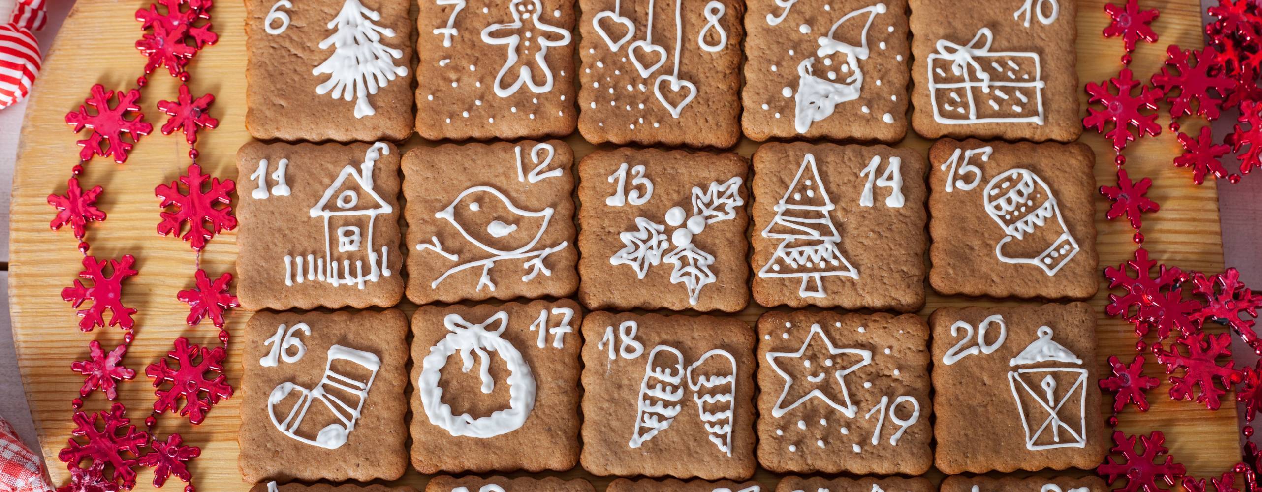 Hemmagjord adventskalender av pepparkaka