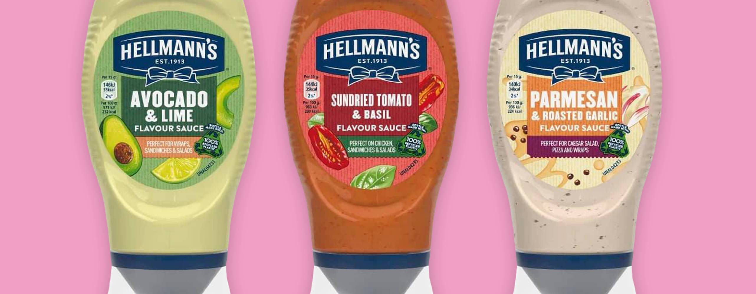 Tre nya, veganska såser från Hellmann's, på rad mot rosa bakrgund.