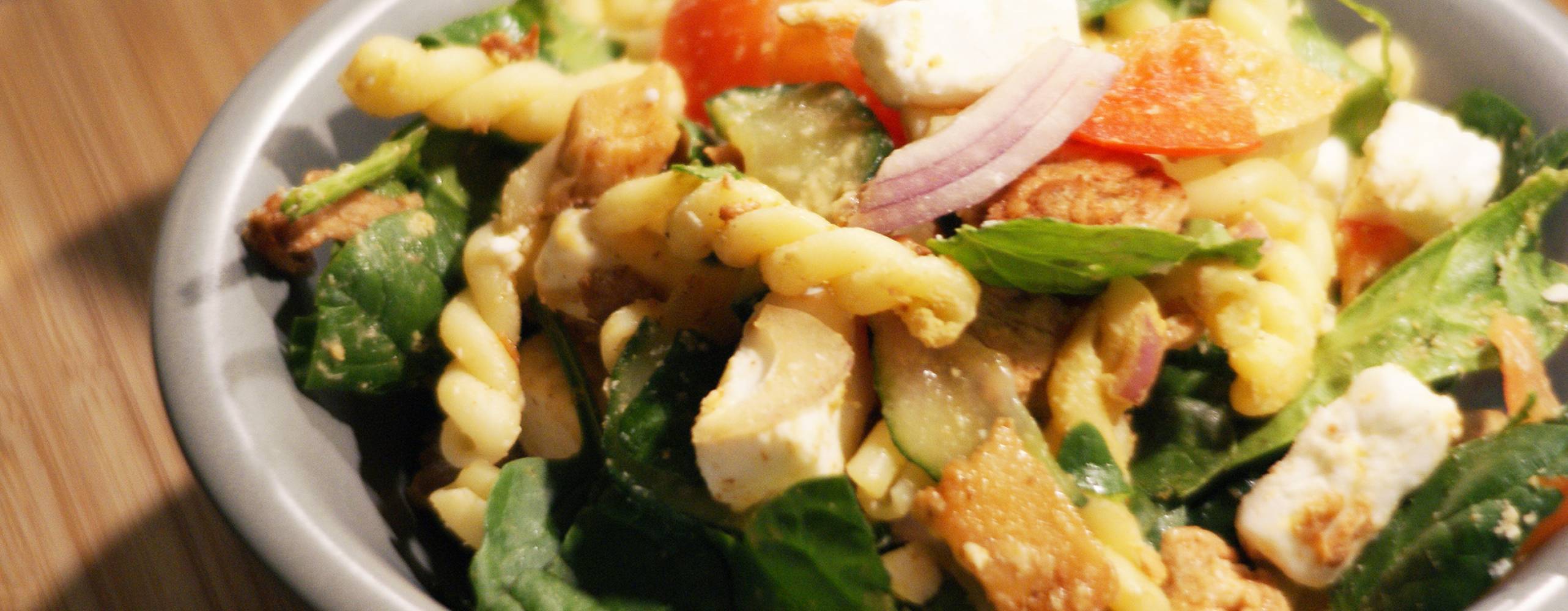 Foto: Matilda Andersson / Djurens Rätt Vegansk pastasallad med vegokyckling