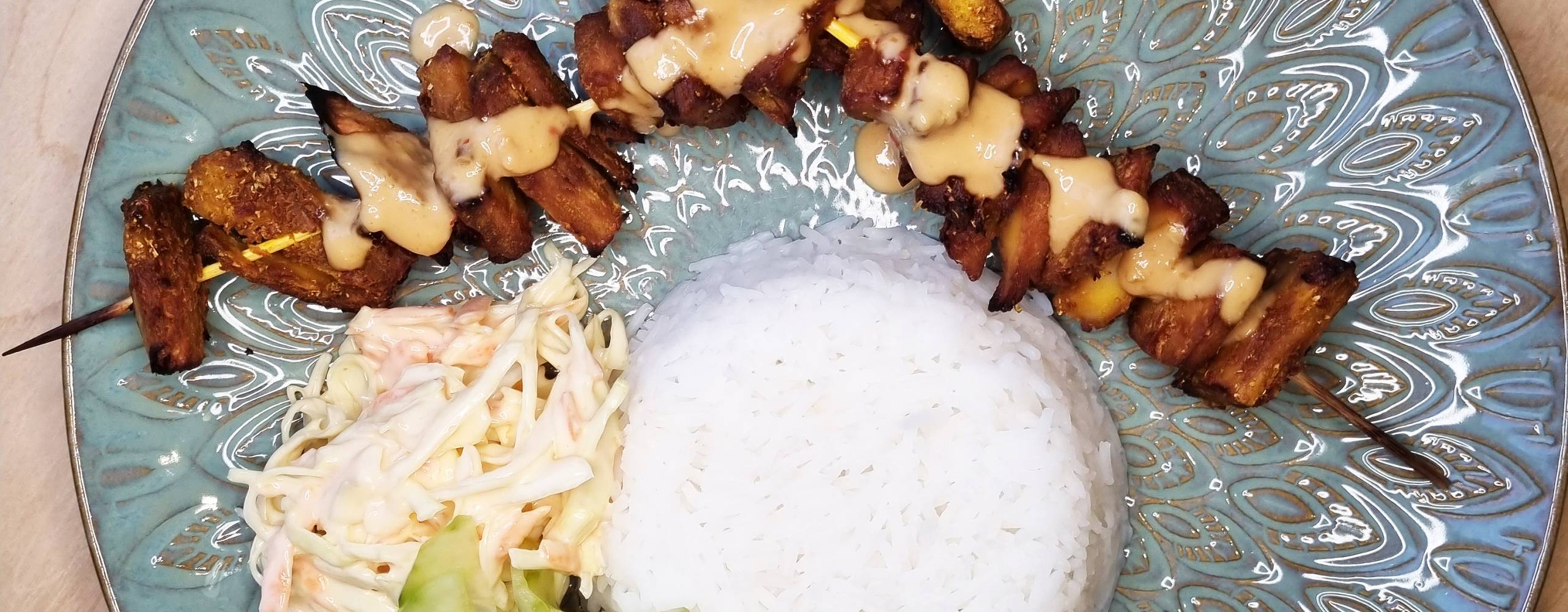 Foto: Victoria Sandström / @greenlunchbag på Instagram. Veganska satayspett med jordnötssås