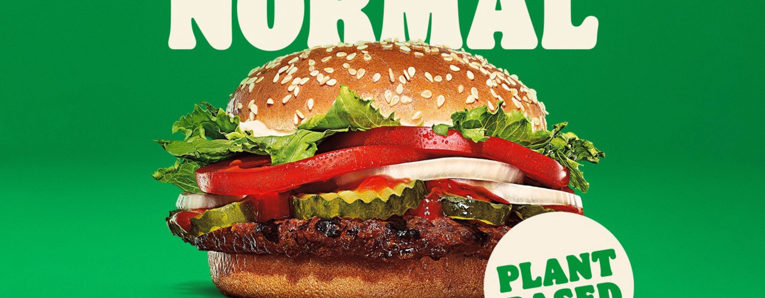 Vegansk hamburgare från Burger King mot en grön bakgrund.